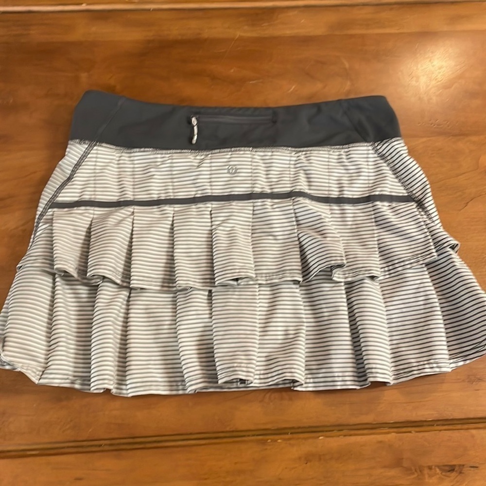 LULULEMON Ruffled Back Skort Size 10 - Picture 5 of 10